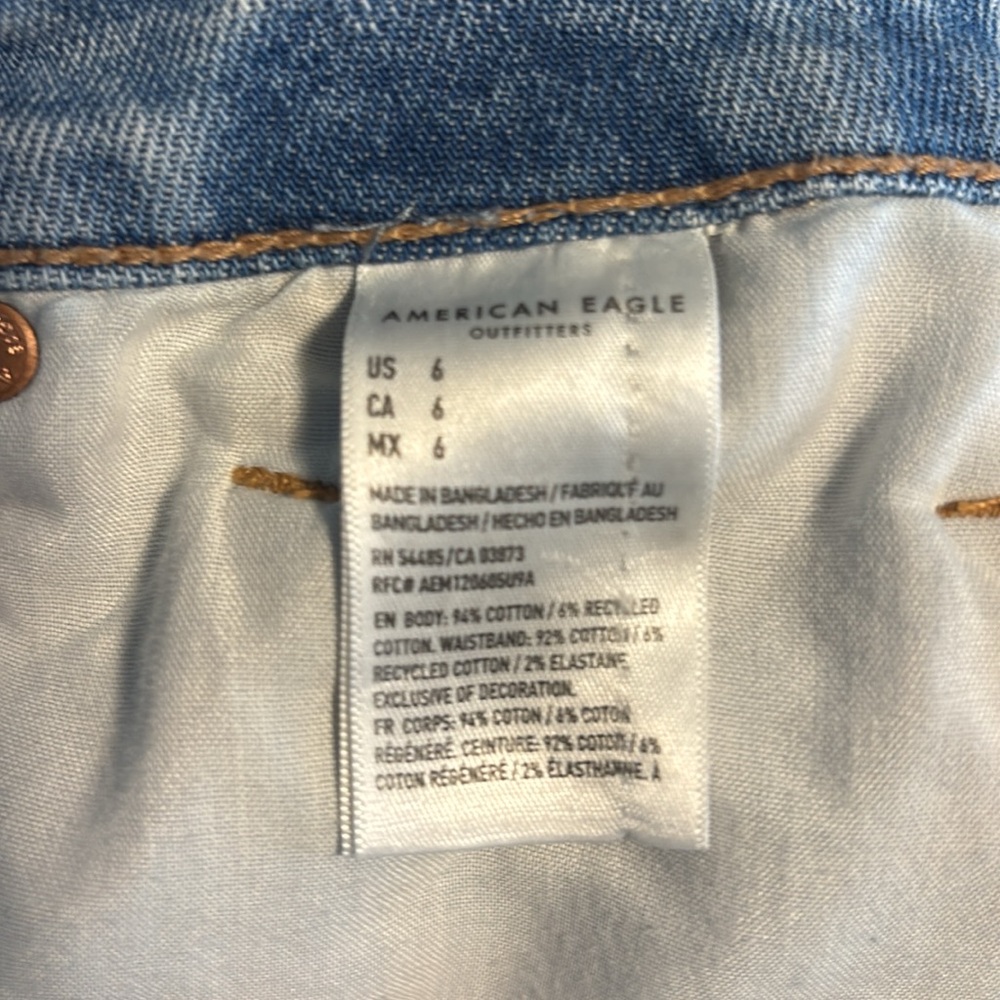 American Eagle Distressed Blue Denim Baggy Mom Shorts Women Shorts - Picture 3 of 4